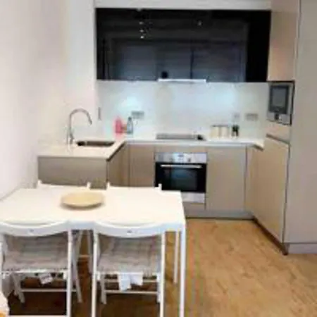 Tee Sweetlux Apartment In Canning Town